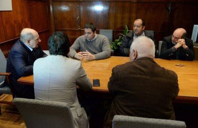 Sin anuncios ante la suba del desempleo, Arroyo se mostr� con Triaca