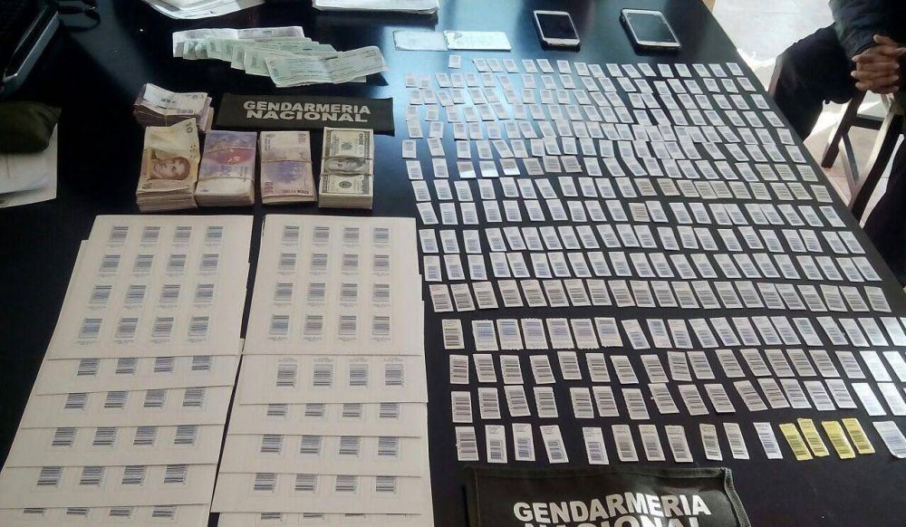 Detienen a cordob�s e incautan gran cantidad de troqueles falsos
