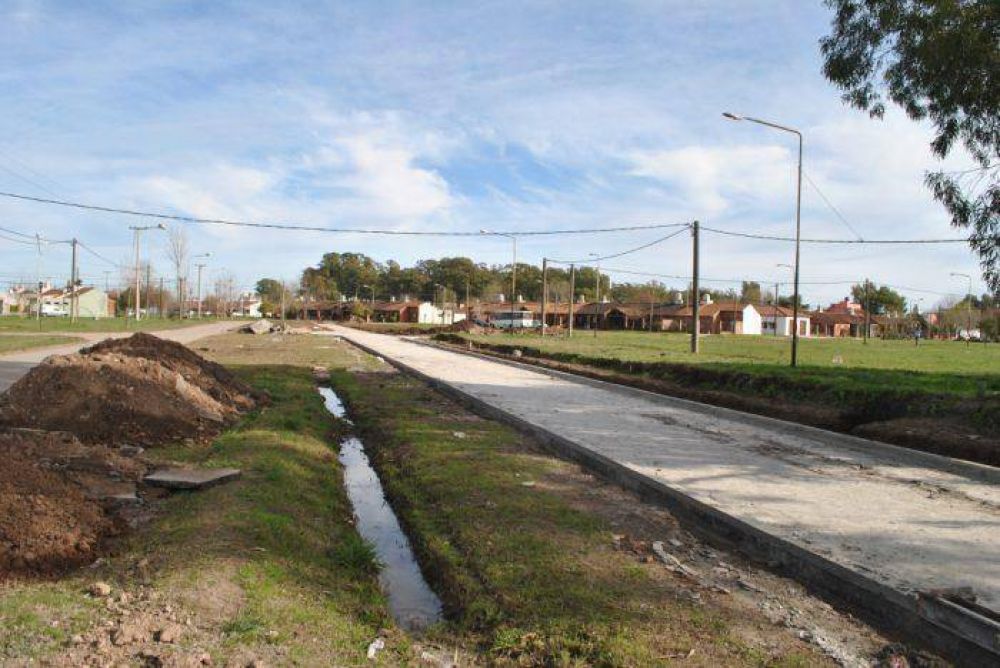 Finaliz� el hormigonado de calle Brazzola en el barrio Los Sauces