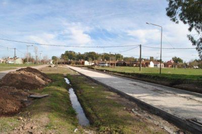 Finaliz� el hormigonado de calle Brazzola en el barrio Los Sauces
