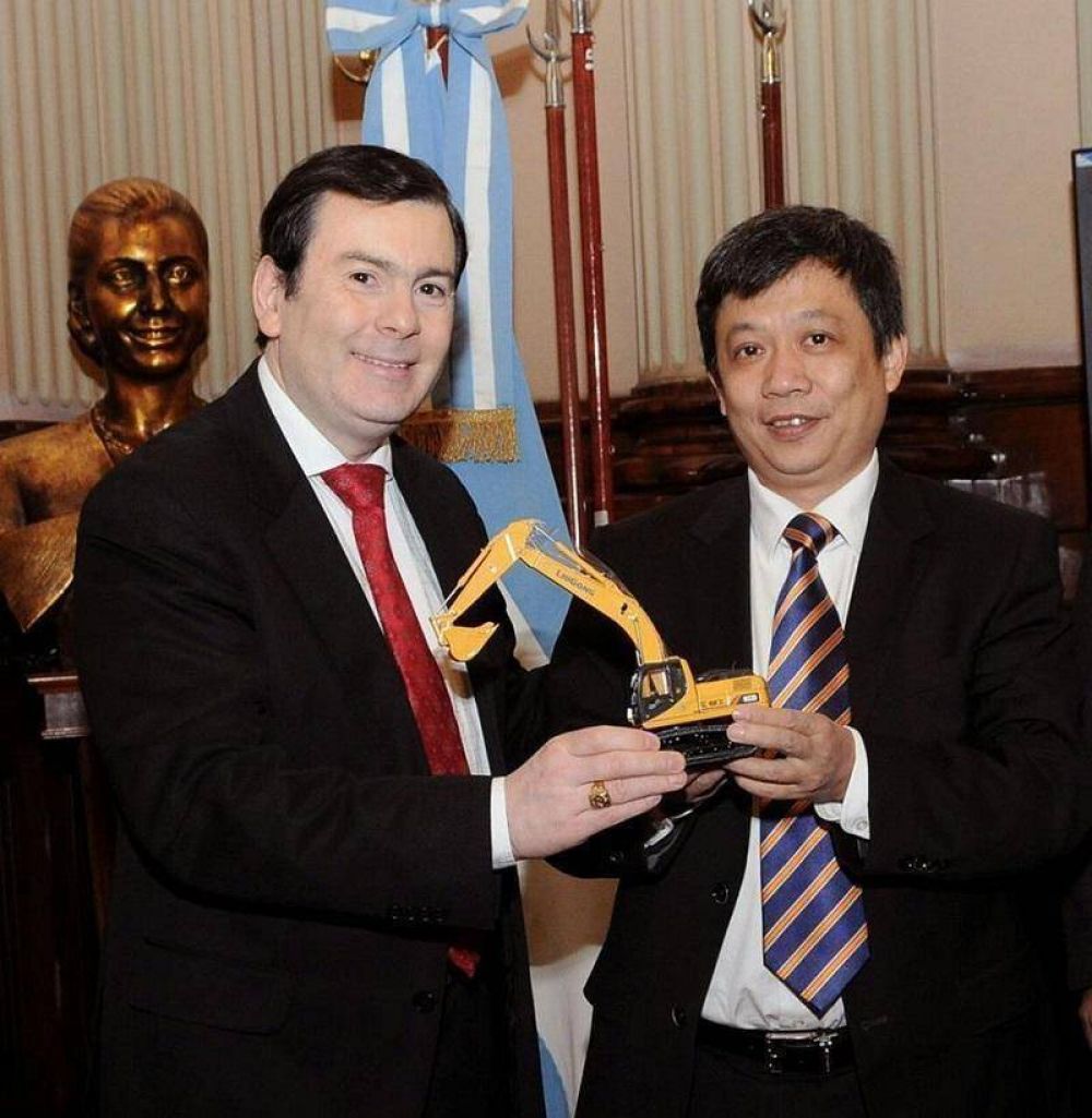 El senador Zamora se reuni� con empresarios de la firma Liu Gong