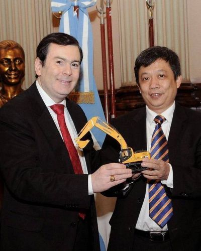 El senador Zamora se reuni� con empresarios de la firma Liu Gong
