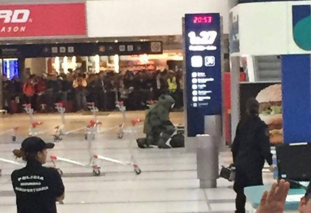 Evacuacin y caos en el aeropuerto de Ezeiza por una 