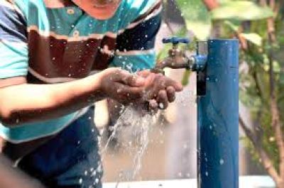 Se puede tomar de las canillas, tranquilizan desde Aguas