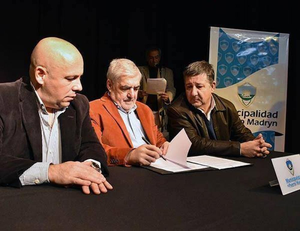 Das Neves y Sastre firmaron convenio para 40 cuadras de pavimento en Puerto Madryn