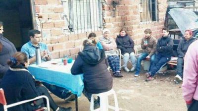 Bonifatti se reuni� con vecinos de Villa Evita