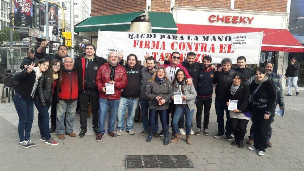 Con m�s de 40 mesas de difusi�n juntaron firmas contra el �Tarifazo�
