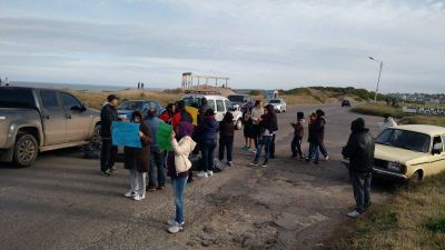 Vecinos de Playa Serena cortaron la ruta por el estado de las calles