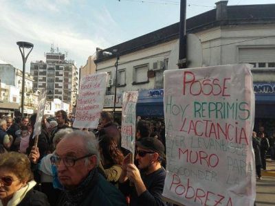 Cientos de personas participaron de la teteada en el m�stil de San Isidro