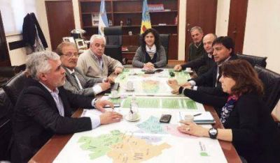 Santill�n present� la creaci�n de la zona franca a la ministra Ortiz