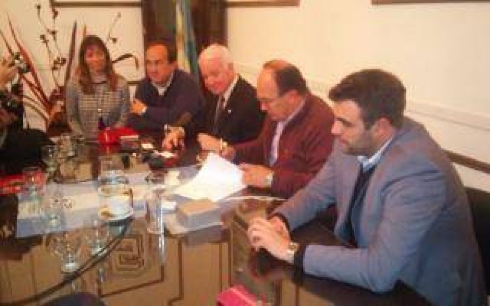 Saladillo: Salom�n firm� un convenio con Provincia Microempresas