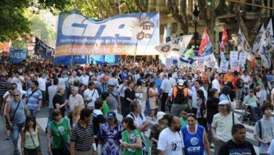 Las CTA presionan para un paro general mientras las CGT s�lo elevan el discurso