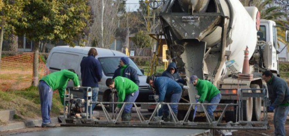 En Villa Diamante, Bucca present� el pavimento y dijo que anhela a que �no exista un barrio que tenga calles de tierra�