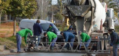 En Villa Diamante, Bucca present� el pavimento y dijo que anhela a que �no exista un barrio que tenga calles de tierra�