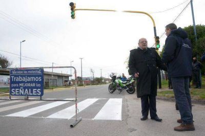 Instalan cuatro sem�foros en la esquina de Tejedor y Mansilla