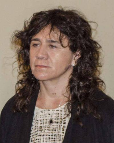 LA MINISTRA DE SALUD, EN AZUL