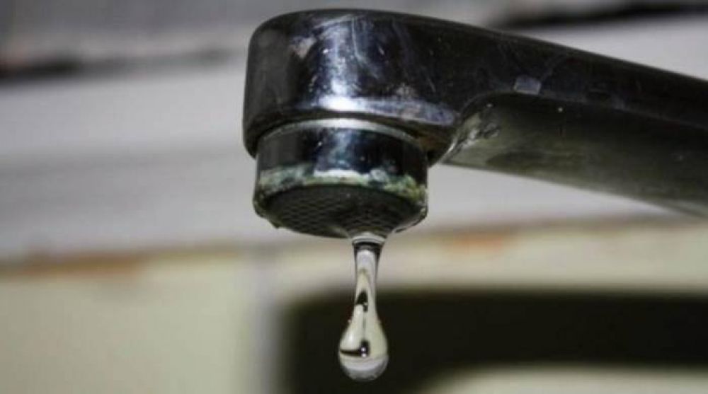 Por trabajos de empalme, ABSA corta el suministro de agua en 8 barrios