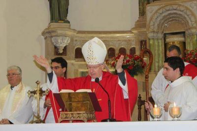 Monse�or Laxague celebr� la Misa, en el d�a del Santo Patrono de Baradero
