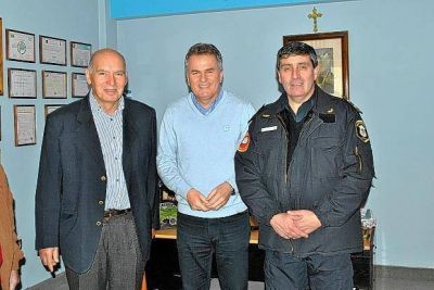 Gay visit� el Cuartel Central de Bomberos