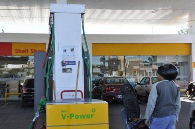 Sin casco no hay nafta: playeros inician asambleas para rechazar el proyecto