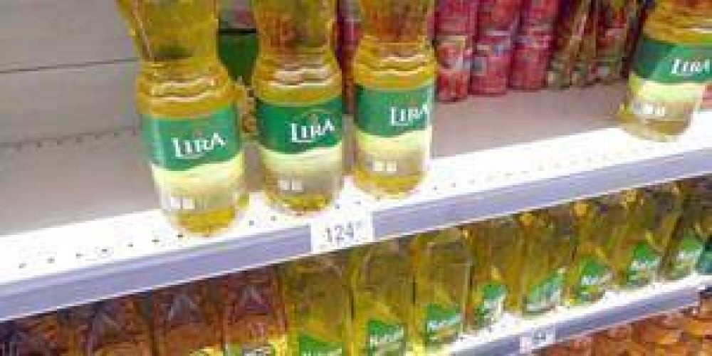 G�ndolas vac�as en algunos supermercados de Formosa