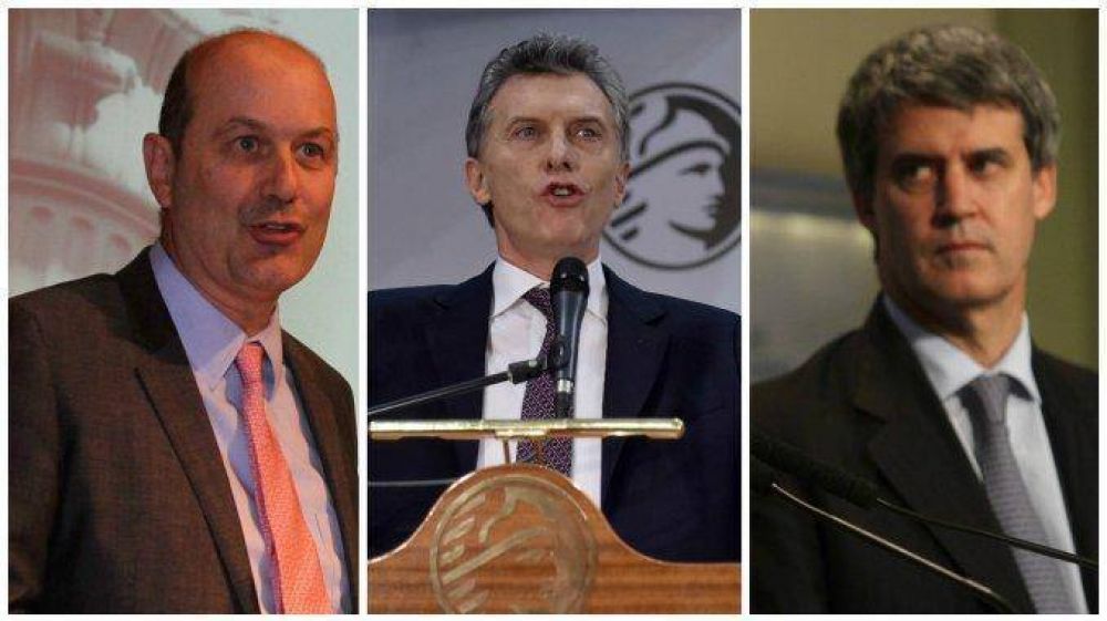 Macri asume el control de la economa y empodera a Sturzenegger