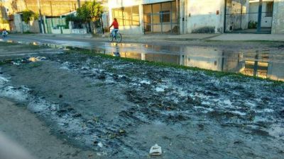 Cansados de la p�rdida de agua, vecinos del Galv�n piden soluci�n