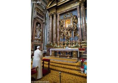 El Papa en la iglesia de Santa María la Mayor reza por su viaje a Polonia