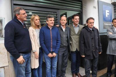Primer encuentro oficial del Grupo Esmeralda