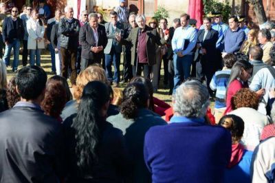 Alberto Rodr�guez Sa� dio inicio a la construcci�n del nuevo puente en Quines