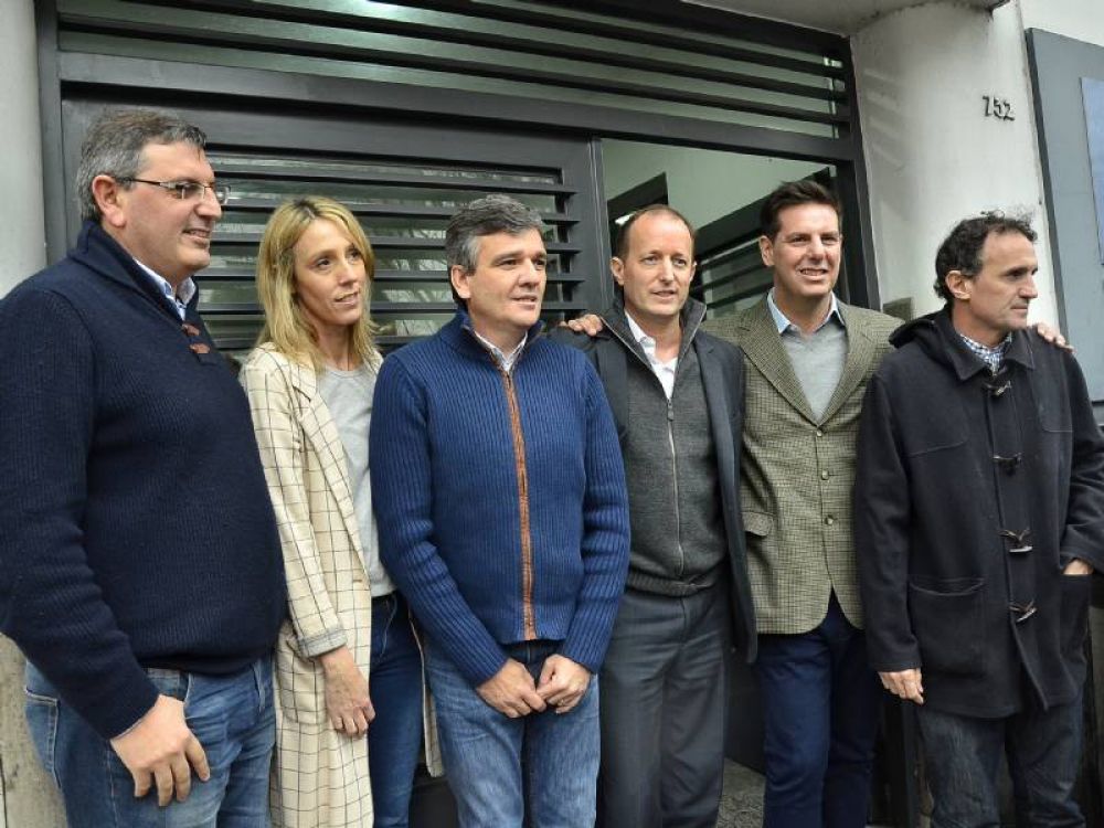 Junto a intendentes del FpV, Atanasof present� el Grupo Esmeralda