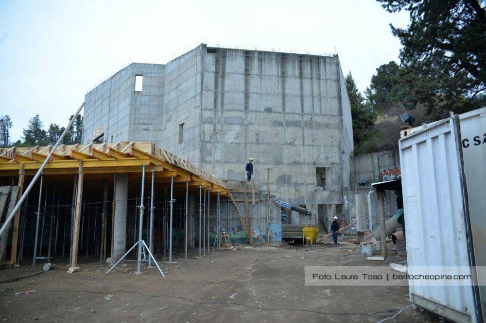 Municipio gestiona fondos para finalizar el Teatro P�blico