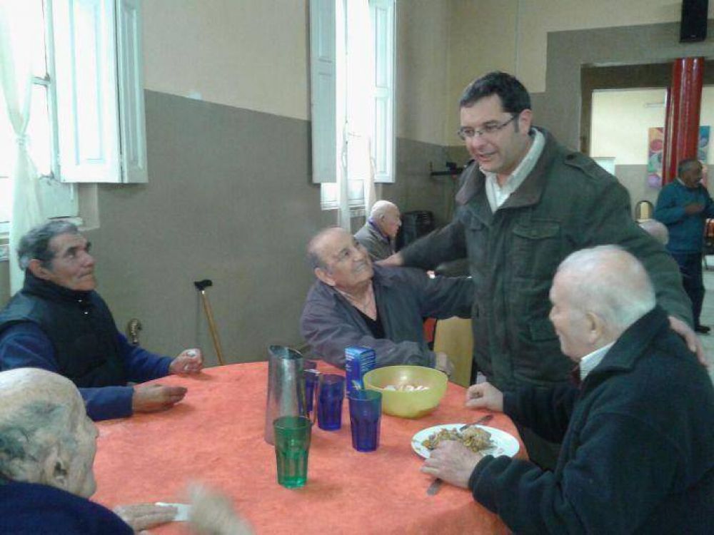 El Director de Pami R�o Cuarto recorri� el Asilo San jos�