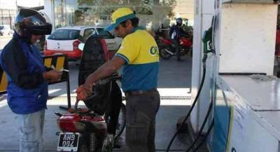Due�os y empleados de estaciones de servicio rechazaron la medida