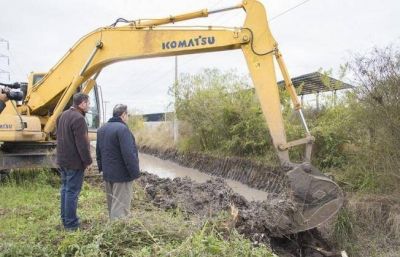 Ejecutan obras para que no se inunde el Parque Industrial de Puerto Tirol