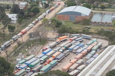 M�s de cien camiones por d�a descargan granos en el Centro de Acopio de Barranqueras