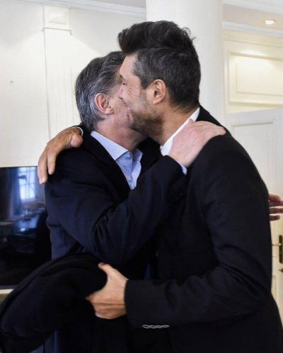 Caf�, agua mineral y a solas: as� fue el encuentro entre Macri y Tinelli
