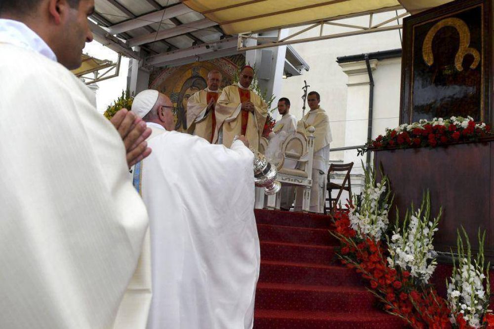 Papa Francisco: Dios nos salva hacindose pequeo, cercano y concreto