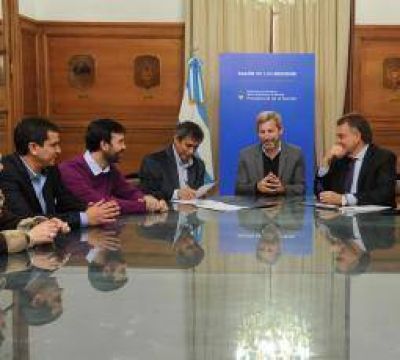 Gesto de Naci�n con Paredes: $82 millones para obra p�blica