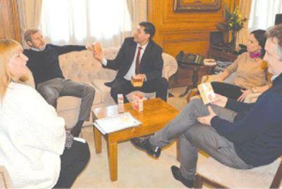 Casas invit� a Macri para que re�na su Gabinete en La Rioja