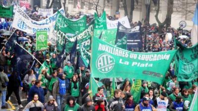 Estatales y profesionales de la salud retoman los reclamos salariales