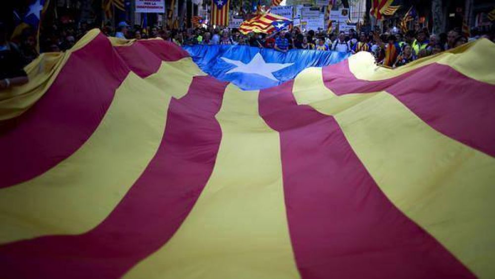 El Parlamento catal�n aprueba avanzar unilateralmente hacia la secesi�n