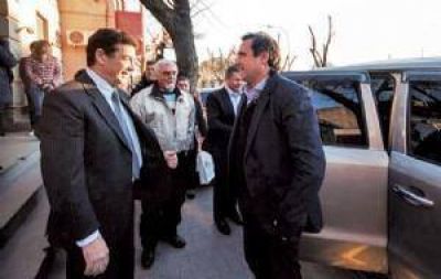 Mestre y Arduh firmaron convenios de cooperaci�n entre los Municipios de C�rdoba y La Falda