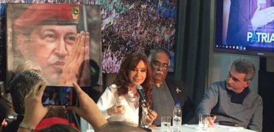 Cristina volvi� a Buenos Aires y particip� del homenaje a Ch�vez
