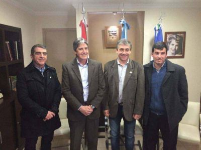 Pavimentar�n un tramo de colectora en acceso a barrios de Rold�n