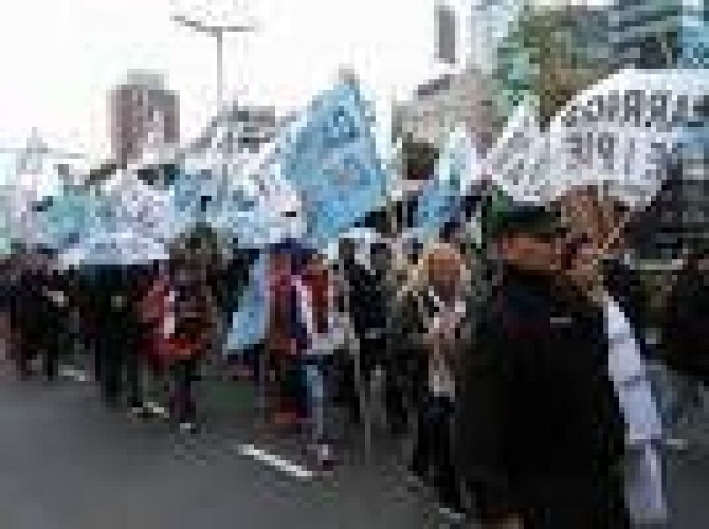 Barrios de Pie march a La Plata en reclamo de puestos de trabajo