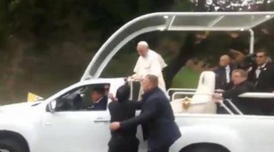 El sacerdote sanjuanino que se acerc� al Papa y fue frenado por la Polic�a polaca