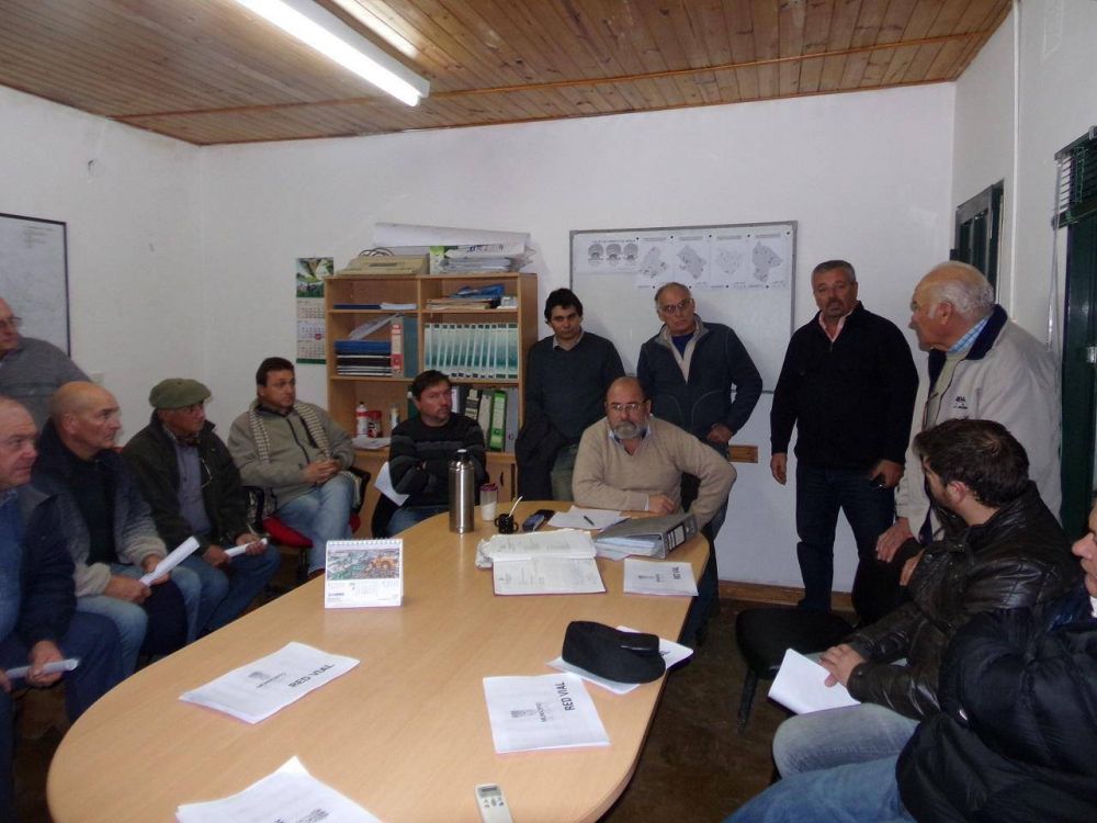 Rossi se reunin con productores rurales por la Vial