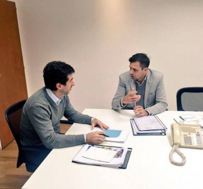 Bucca le present� el proyecto del 'Polo Tecnol�gico' al ministro Cenz�n
