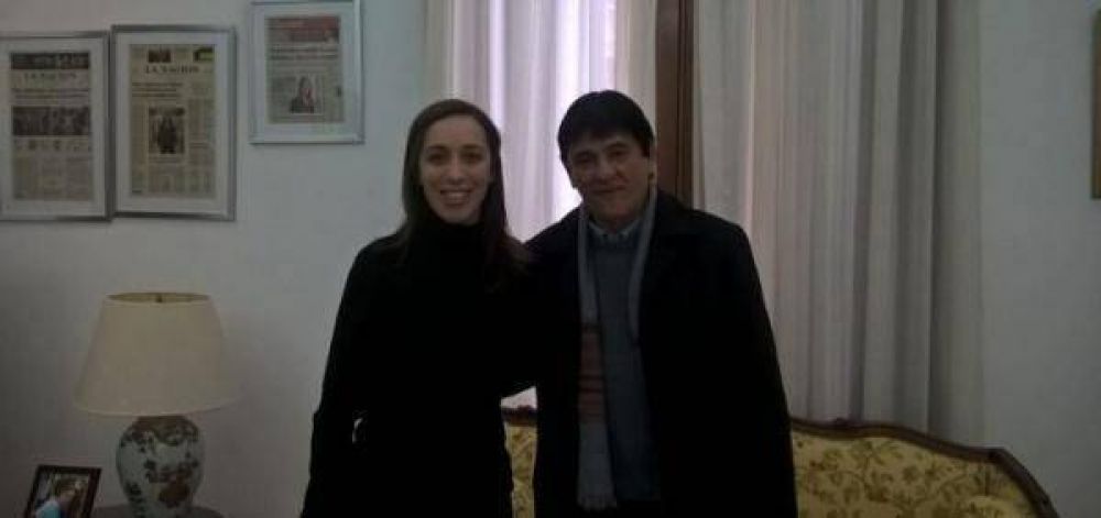 Otro peronista de la S�ptima posa con Vidal: este no se pasa